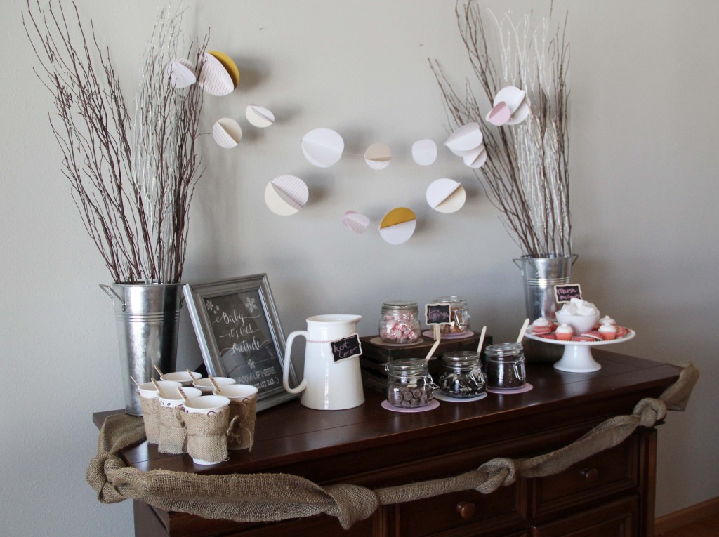 Winter Warm Up Birthday Party - hot chocolate bar #peartreegreetings #birthdaypartyideas #kidsbirthday Winter Warm Up Birthday Party - hot chocolate bar #peartreegreetings #birthdaypartyideas #kidsbirthday
