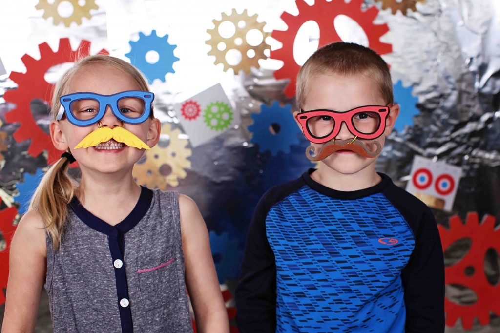 Robot themed kids birthday party ideas from #PearTreeGreetings! #kidsbirthdaypartyideas #kidsideas #robot Robot themed kids birthday party ideas from #PearTreeGreetings! #kidsbirthdaypartyideas #kidsideas #robot